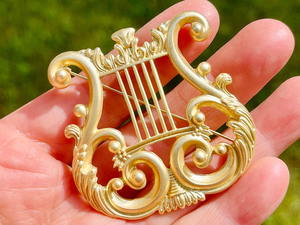 Angel Harp Brooch Vintage Style Golden harp Brooch Angel harp pin Musical Suit brooch Retro Corsage Gift for Him Musical Instrument Brooch